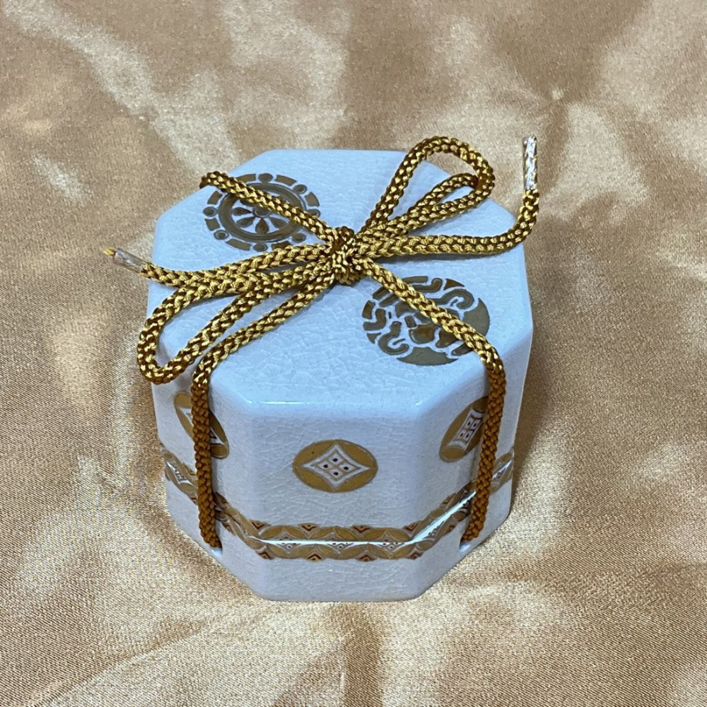 【鹿児島】繪付工房秋月窯 玉手箱 首飾盒(八角彫寶盡金彩 / 溫暖花)